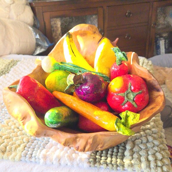 13 Piece Vintage Handcrafted Realistic Life Size Paper Mache Fruit & Vegetables - Picture 4 of 11